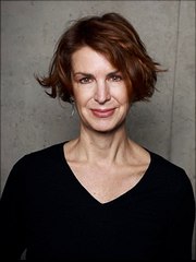 headshot-lesley-oct-2022-copy-180x240